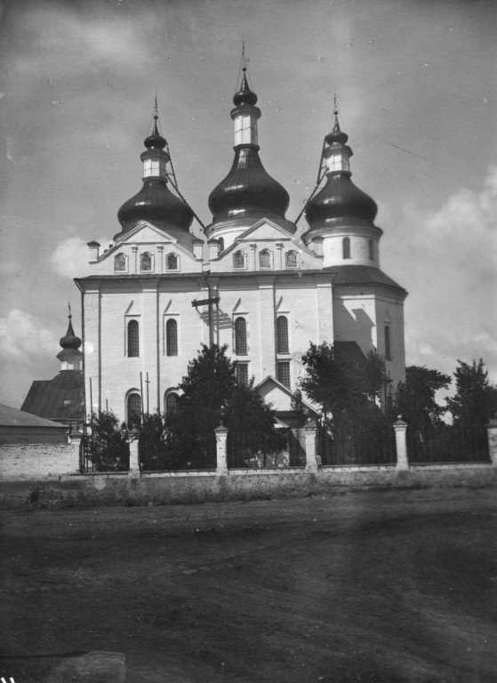 Ромны. Кафедральный собор Сошествия Святого Духа. архивная фотография, Внешний вид с севера. Фотография С.А. Таранушенко, 1929 г.