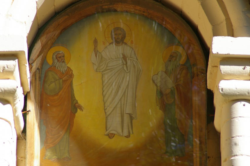 Валгунде. Спасо-Преображенская пустынь. архитектурные детали, Икона над входом в монастырь.