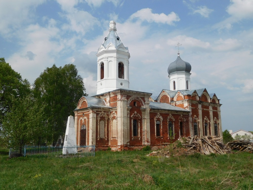 Шарголи. Церковь Михаила Архангела. общий вид в ландшафте