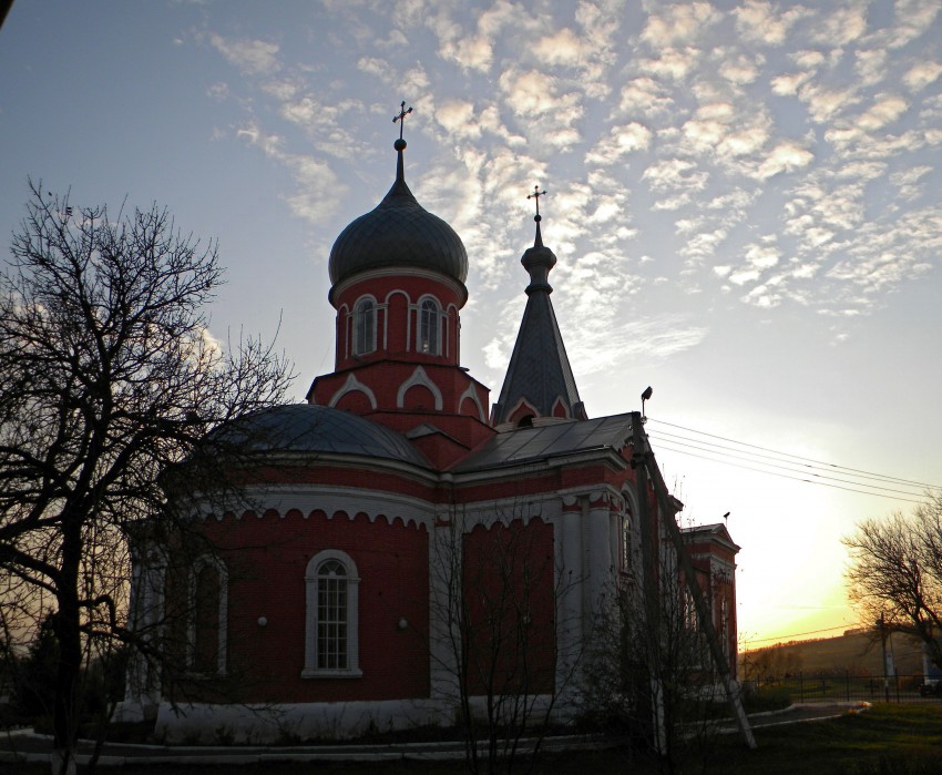 Церковь Троицы Живоначальной, Шараповка (Новооскольский район, Белгородская область). общий вид в ландшафте