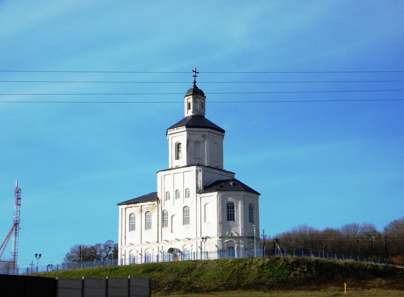 Церковь Покрова Пресвятой Богородицы, Старая Безгинка (Новооскольский район, Белгородская область). общий вид в ландшафте