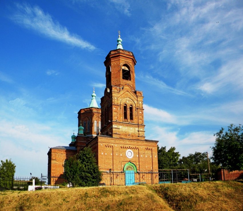 Великомихайловка. Церковь Николая Чудотворца. общий вид в ландшафте