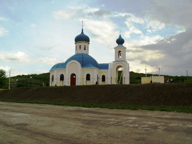 Голубино. Церковь Михаила Архангела. общий вид в ландшафте