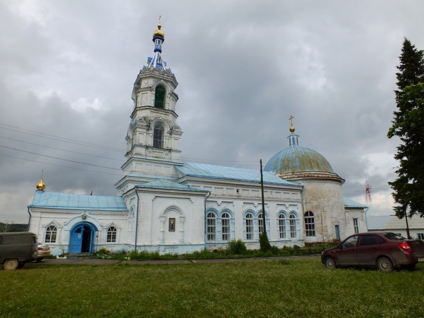 Мостовая. Церковь Введения во храм Пресвятой Богородицы. общий вид в ландшафте