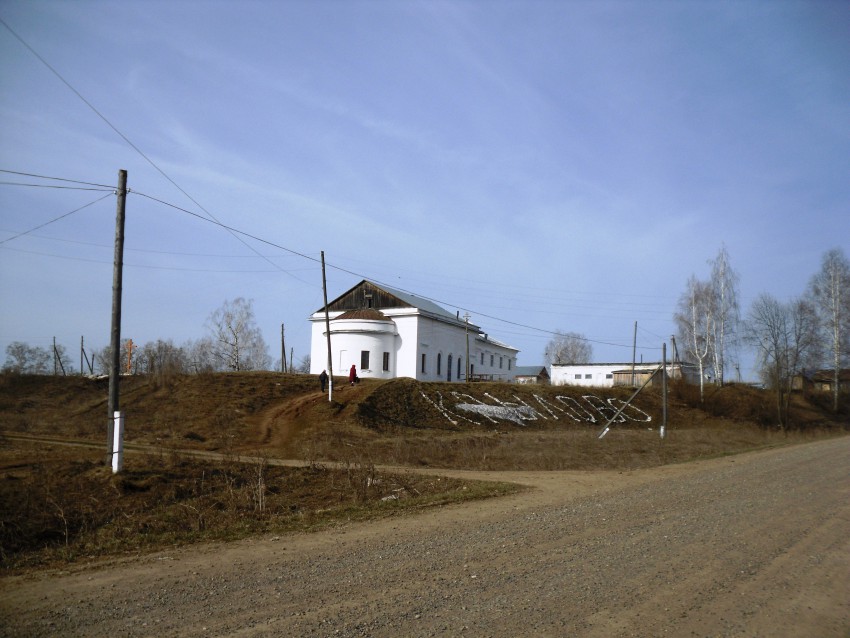 Церковь Покрова Пресвятой Богородицы, Крылово (Осинский район, Пермский край). общий вид в ландшафте, общий вид с востока