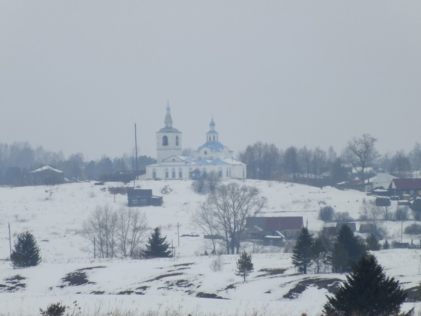 Красный Ясыл. Церковь Покрова Пресвятой Богородицы. общий вид в ландшафте