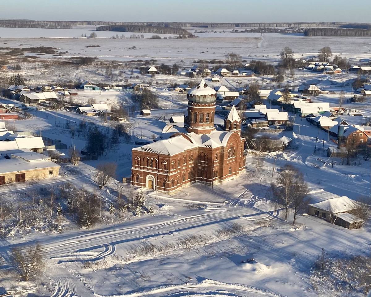 Вид с ЮЗ, общий вид в ландшафте. Церковь Власия, Шляпники (Ординский район, Пермский край)