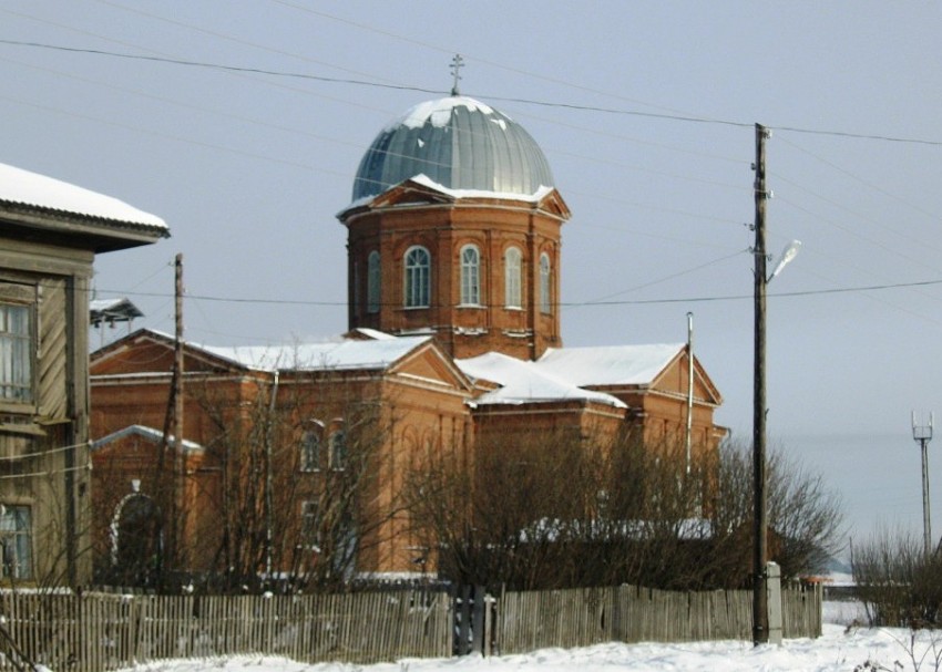 Церковь Михаила Архангела, Аспа (Уинский район, Пермский край). фасады, Церковь очень впечатляет своей монументальностью!