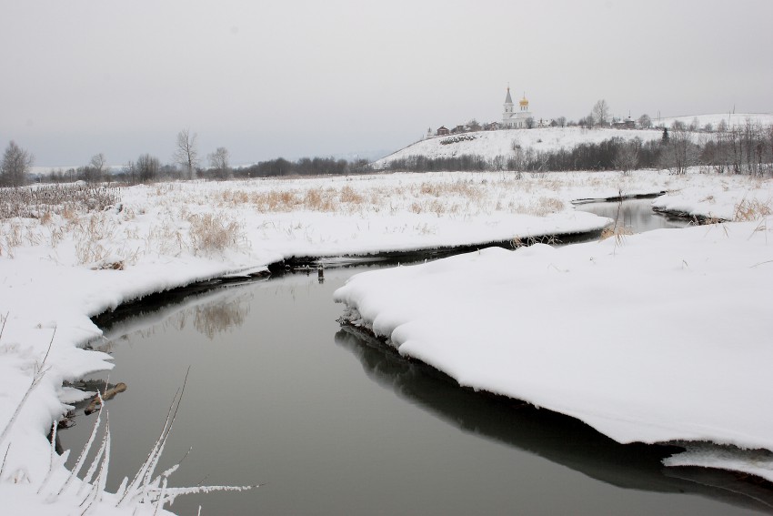 Верхнечусовская Богородице-Казанская Трифонова женская пустынь, Красная Горка (Верхнечусовские городки) (Чусовой, город, Пермский край). общий вид в ландшафте