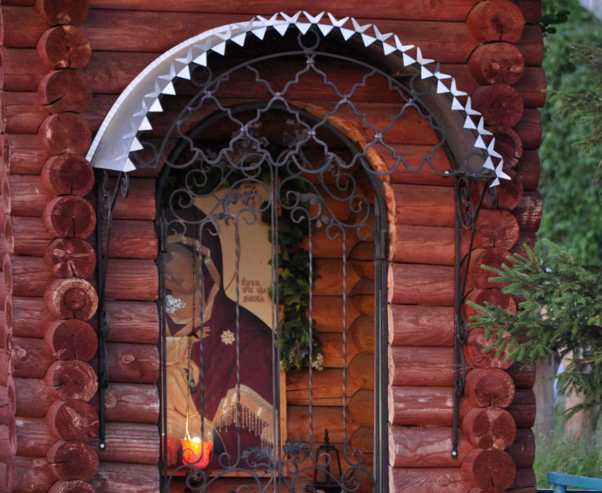 Лазаревский женский монастырь, Верещагино (Верещагинский район, Пермский край). архитектурные детали, Часовня иконы Божией Матери Донская -на территории приюта для трудных подростков(подворье Свято-Лазаревского женского монастыря)