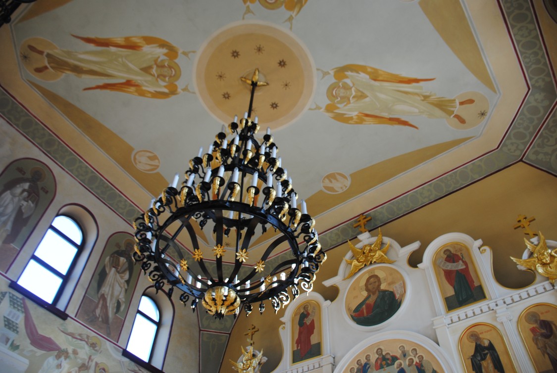 Церковь Успения Пресвятой Богородицы, Мундыбаш (Таштагольский район, Кемеровская область). интерьер и убранство, Паникадило