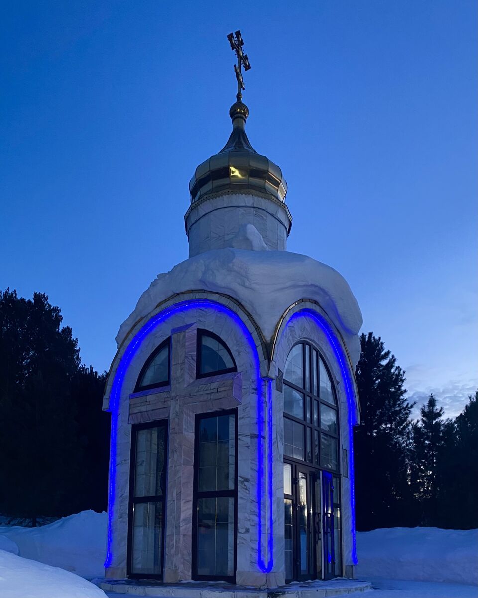 Часовня Андрея Первозванного, Мундыбаш (Таштагольский район, Кемеровская область). художественные фотографии, Ночная подсветка