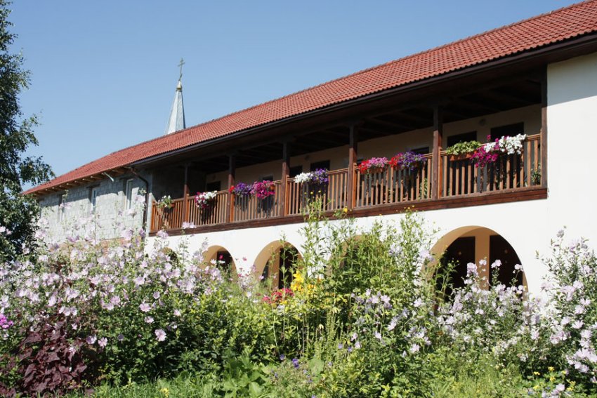 Красная Горка (Верхнечусовские городки). Верхнечусовская Богородице-Казанская Трифонова женская пустынь. дополнительная информация, Гостиничный дворик для паломников