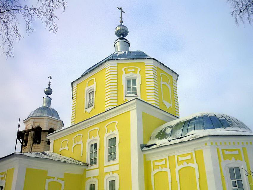 Церковь Симеона Столпника, Семёновское (Торжокский район и г. Торжок, Тверская область). архитектурные детали, Вид на церковь с северо-восточной стороны