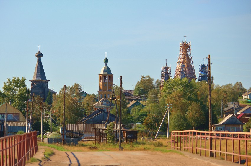 Храмовый комплекс Нёнокоцкого погоста, Нёнокса (Северодвинск, город, Архангельская область). документальные фотографии, Вид с моста при въезде в село