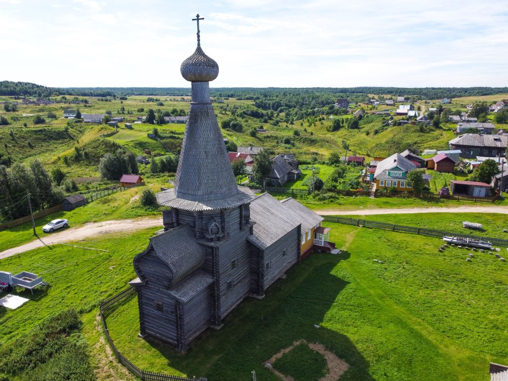 Нёнокса. Церковь Николая Чудотворца. общий вид в ландшафте