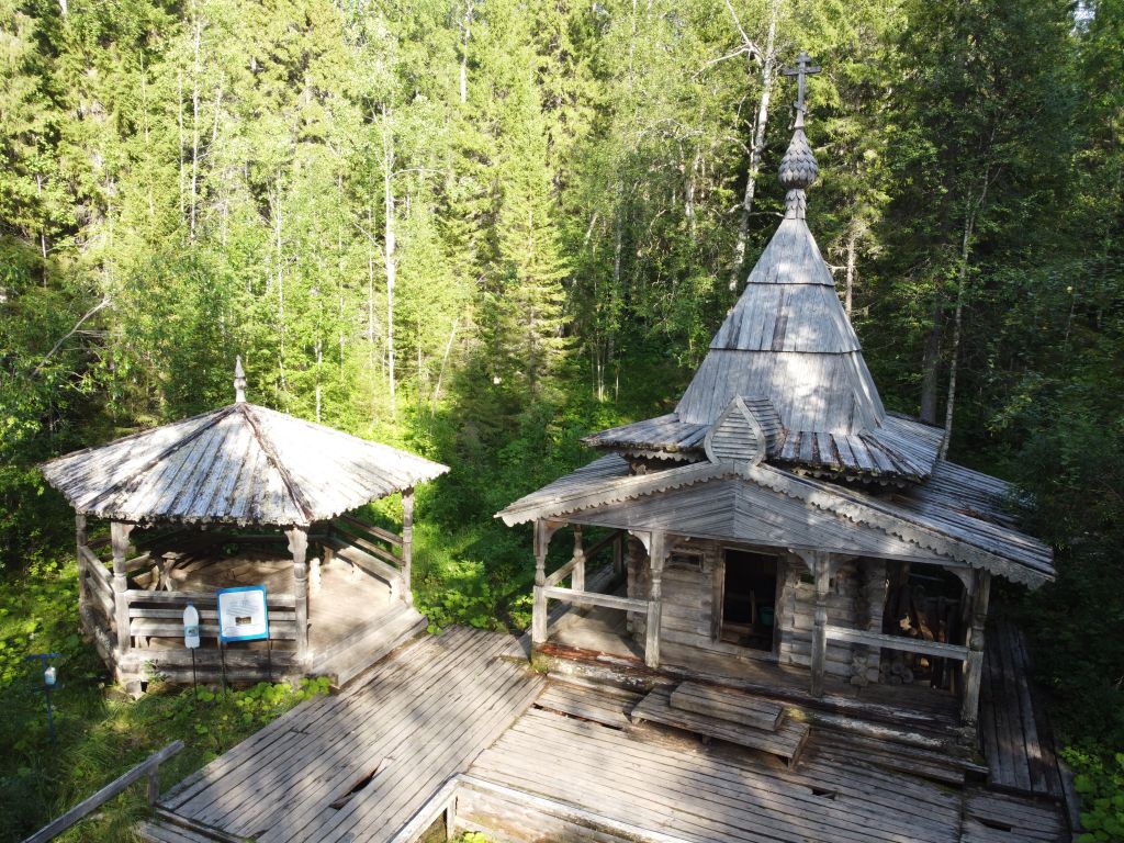 Неизвестная надкладезная часовня на источнике Талец, Куртяево, урочище (Северодвинск, город, Архангельская область). фасады