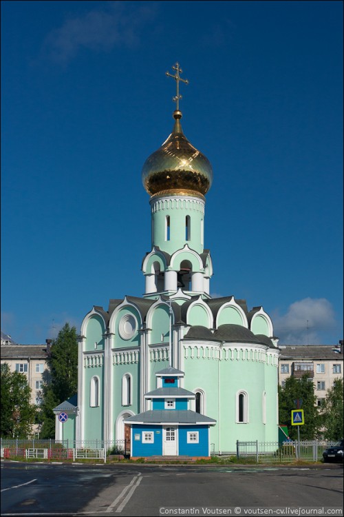 Новодвинск. Церковь Сошествия Святого Духа. общий вид в ландшафте