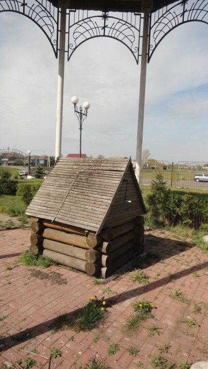 Городище. Церковь Космы и Дамиана. дополнительная информация, Колодец над святым источником