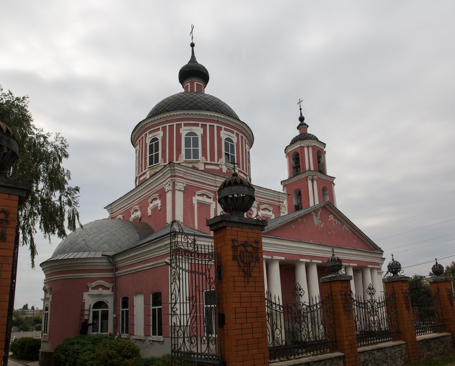 Старый Оскол. Церковь Воздвижения Креста Господня. фасады