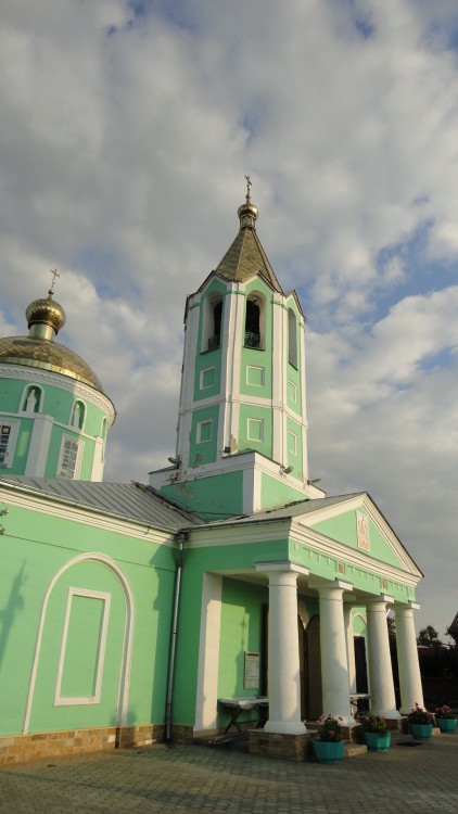 Церковь Троицы Живоначальной, Старый Оскол (Старый Оскол, город, Белгородская область). архитектурные детали, Западный фасад. Портал над папертью, колокольня