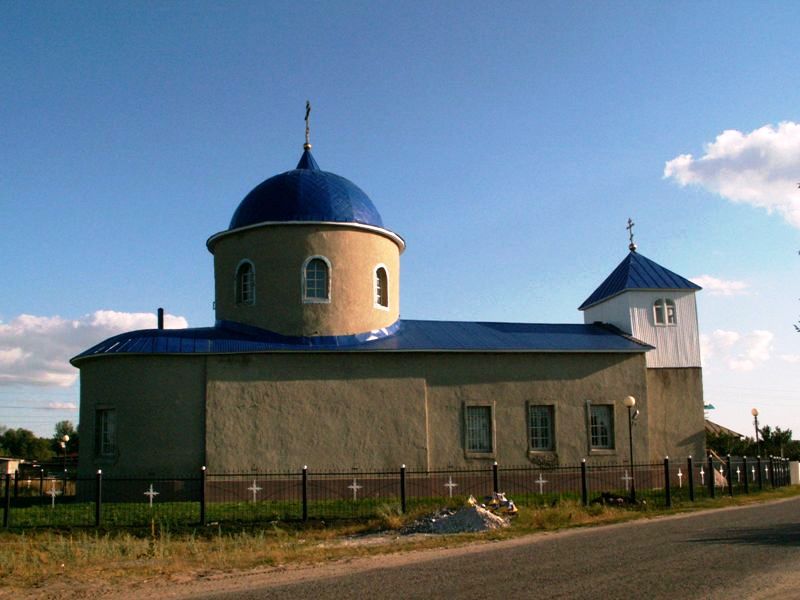 Ивановка. Церковь Рождества Пресвятой Богородицы. общий вид в ландшафте