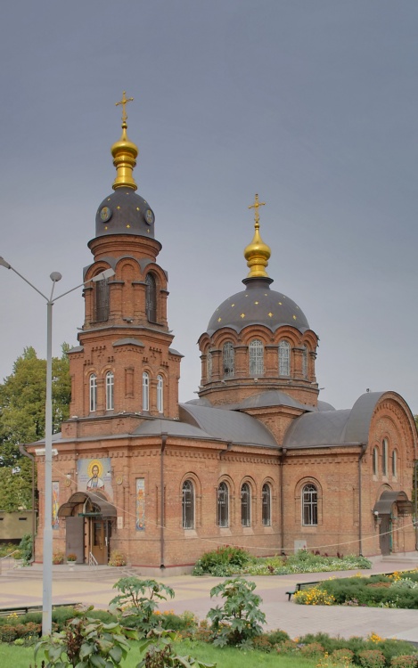 Старый Оскол. Кафедральный собор Александра Невского. общий вид в ландшафте