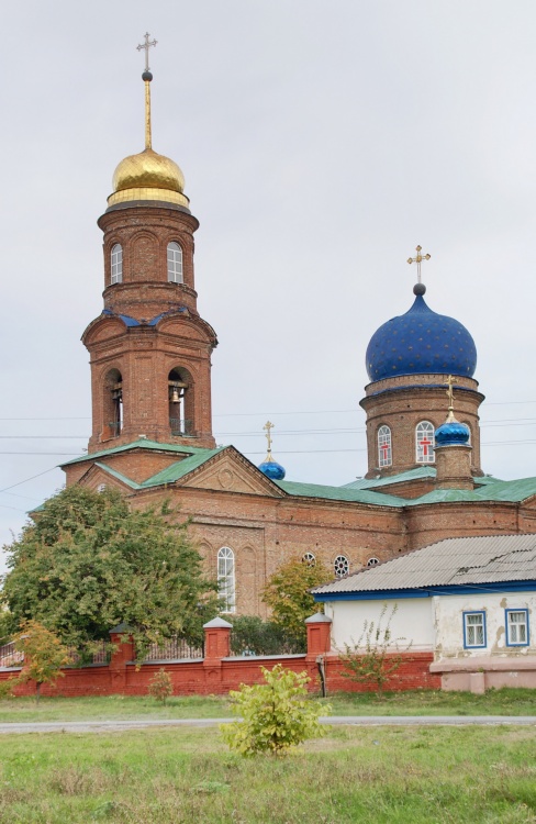 Старый Оскол. Церковь Вознесения Господня. общий вид в ландшафте