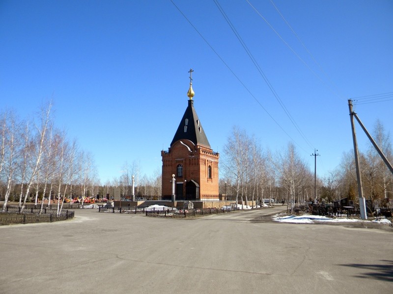 Церковь Успения Пресвятой Богородицы, Старый Оскол (Старый Оскол, город, Белгородская область). общий вид в ландшафте, Кладбище расположено на окраине села Каплино
