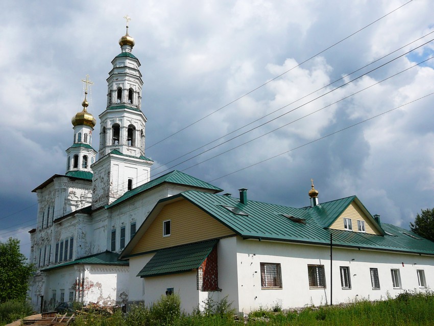Соликамск. Соликамский Иоанно-Предтеченский Красносельский женский монастырь. общий вид в ландшафте