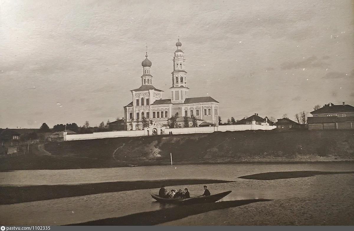 Вид на Красносельский женский монастырь. Церковь  Иоанна Предтечи. Приблизительная датировка: 1900-1918 гг. С сайта: pastvu.com, архивная фотография. Соликамский Иоанно-Предтеченский Красносельский женский монастырь, Соликамск (Соликамский район и г. Соликамск, Пермский край)