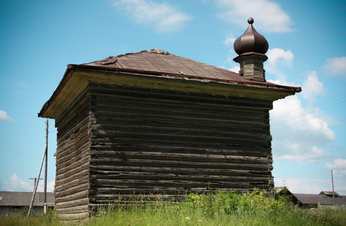 Часовня Успения Пресвятой Богородицы, Никитинская (Есютинская, Елюга) (Вельский район, Архангельская область). фасады
