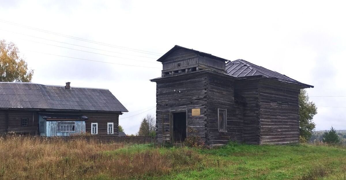 Часовня Успения Пресвятой Богородицы, Никитинская (Есютинская, Елюга) (Вельский район, Архангельская область). фасады