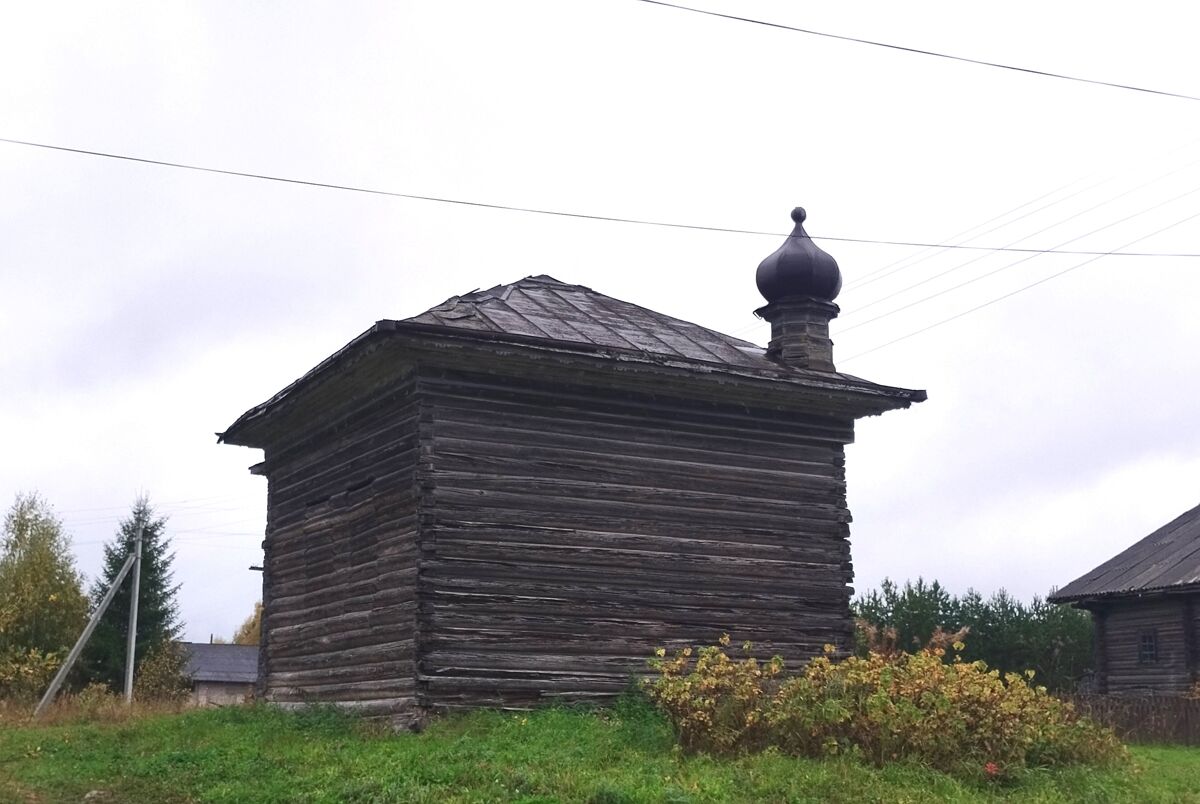 Часовня Успения Пресвятой Богородицы, Никитинская (Есютинская, Елюга) (Вельский район, Архангельская область). фасады