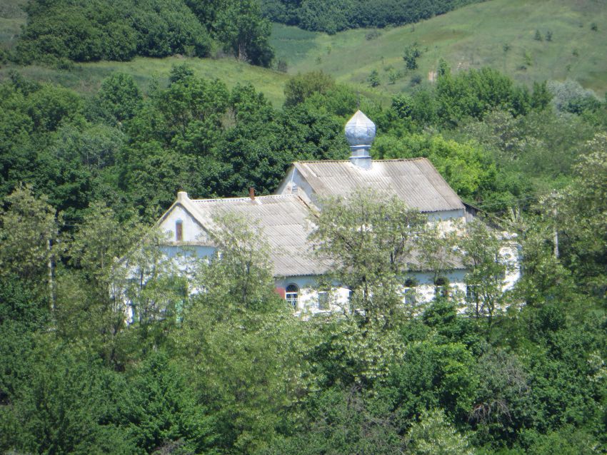 Церковь Николая Чудотворца, Линово (Конотопский район, Украина, Сумская область). фасады, Вид храма с соседней горы