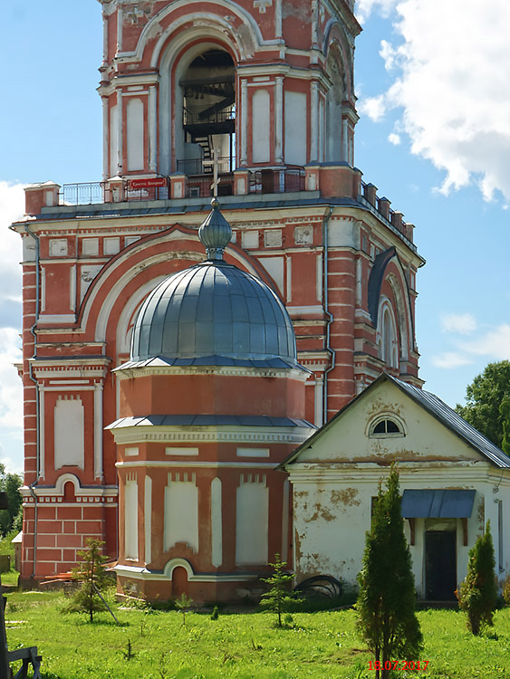 Вышний Волочёк. Казанский монастырь. Неизвестная надкладезная часовня. фасады