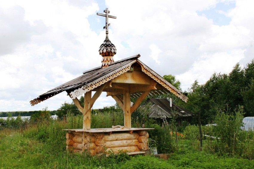 Церковь Филиппа, митрополита Московского, Селище (Калязинский район, Тверская область). дополнительная информация, колодец