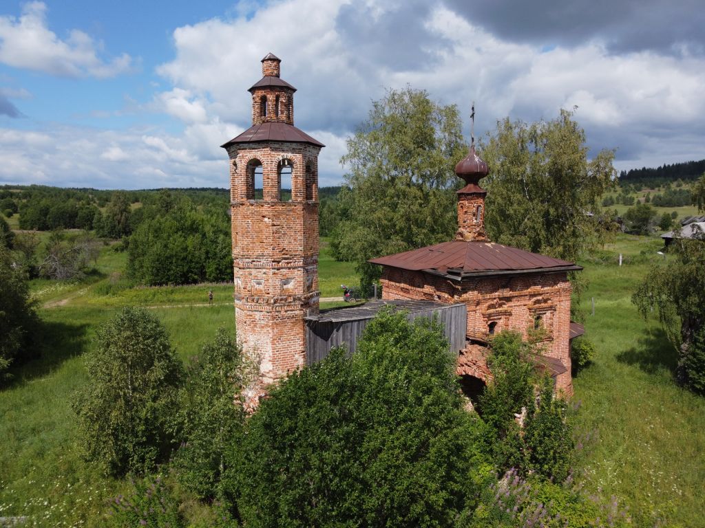 Церковь Воздвижения Креста Господня, Верх-Боровая (Соликамский район и г. Соликамск, Пермский край). общий вид в ландшафте