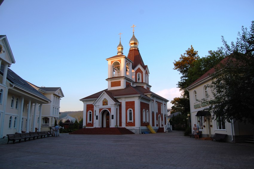 Церковь Сергия Радонежского, Дивноморское (Геленджик, город, Краснодарский край). фасады