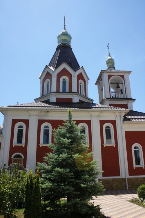 Дивноморское. Церковь Сергия Радонежского. фасады