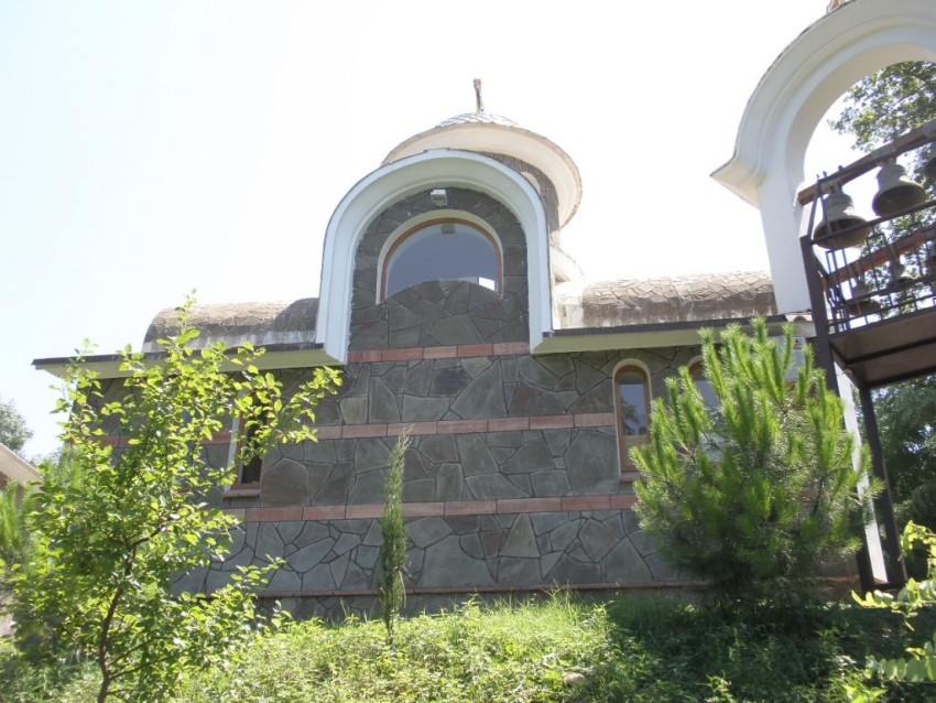 Церковь Пантелеимона Целителя в микрорайоне КСМ, Сочи (Сочи, город, Краснодарский край). фасады, Вид с севера