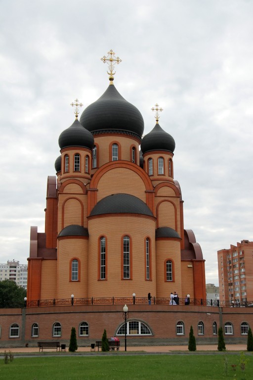 Старый Оскол. Церковь Сергия Радонежского. фасады