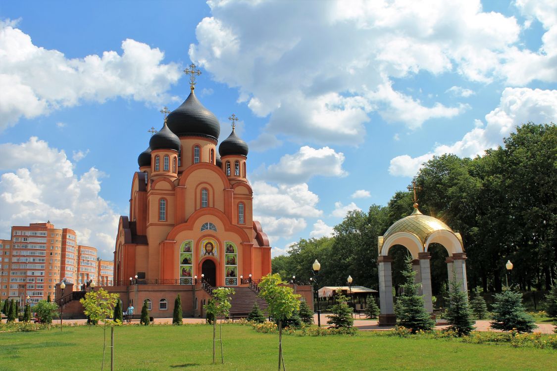 Старый Оскол. Церковь Сергия Радонежского. фасады