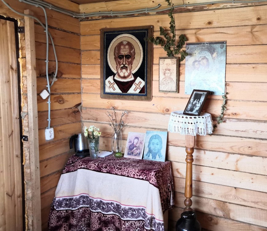 Часовня Михаила Архангела, Лангерево (Ломоносовский район, Ленинградская область). интерьер и убранство, в притворе