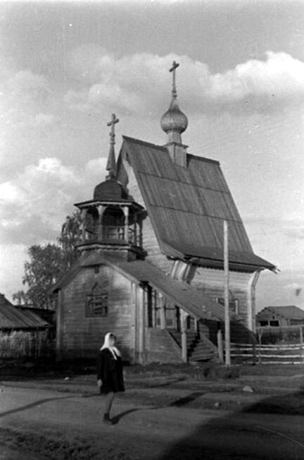 Конёво. Часовня Покрова Пресвятой Богородицы и Александра Невского. архивная фотография, Вид с юго-запада. Фото Котовского В.И. из архива экспедиций ИЭА РАН.