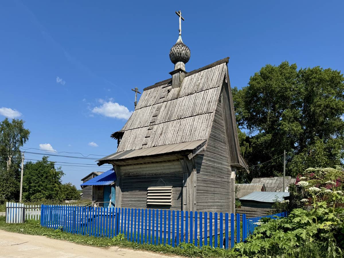 Вид с юго-востока, фасады. Часовня Покрова Пресвятой Богородицы и Александра Невского, Конёво (Плесецкий район, Архангельская область)