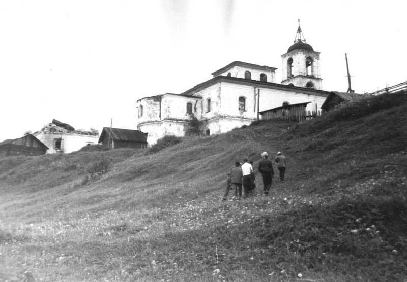 Церковь Рождества Христова, Семёновская (Троица) (Каргопольский район, Архангельская область). архивная фотография, Северный фасад со стороны Онеги. Фото из паспорта Памятника архитектуры. 