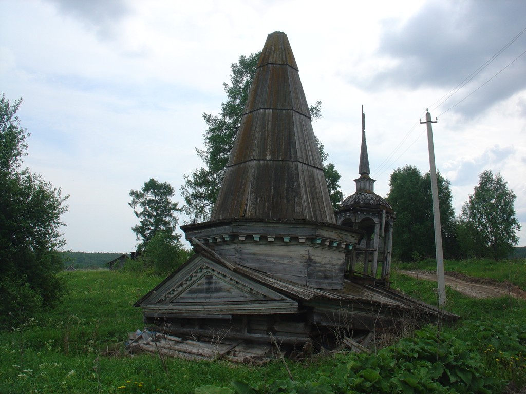 Савинская (Акуловская). Часовня Воздвижения Креста Господня. фасады, 16.06.2006