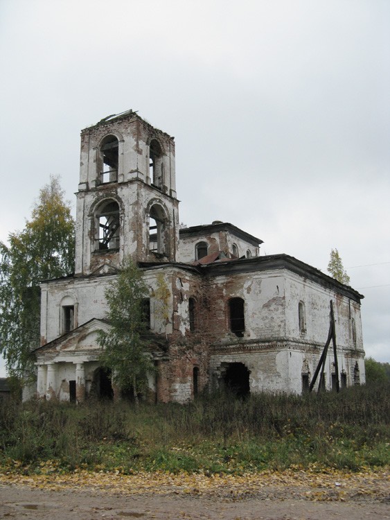 Семёновская (Троица). Церковь Рождества Христова. общий вид в ландшафте