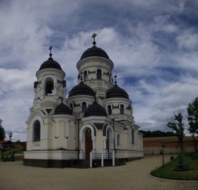 Каприяна. Успенский Каприянский монастырь. Церковь Николая Чудотворца